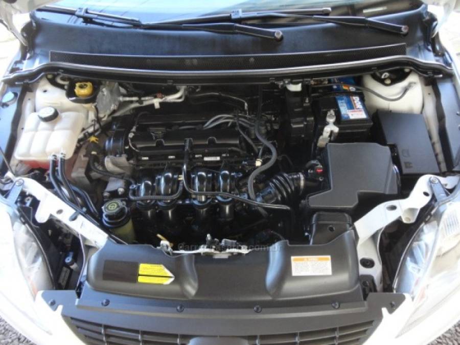 FORD - FOCUS - 2012/2013 - Branca - R$ 47.000,00