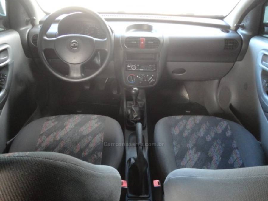 CHEVROLET - CORSA - 2004/2004 - Vermelha - R$ 23.000,00