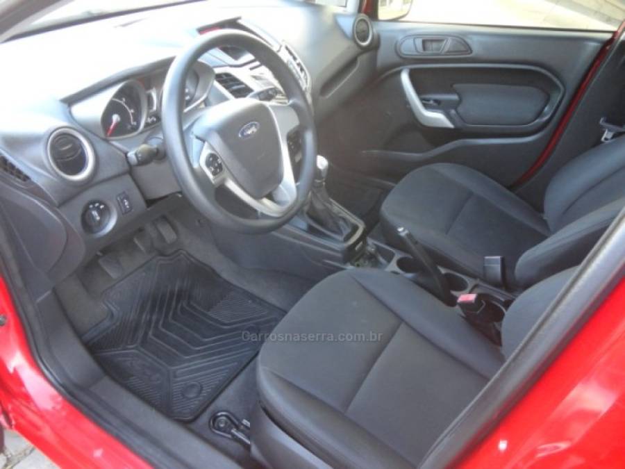 FORD - FIESTA - 2012/2013 - Vermelha - R$ 42.000,00