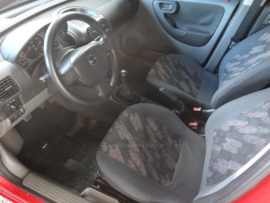 CHEVROLET - CORSA - 2004/2004 - Vermelha - R$ 23.000,00