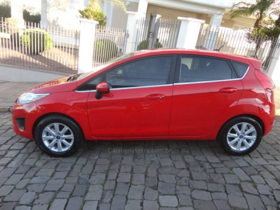 FORD - FIESTA - 2012/2013 - Vermelha - R$ 42.000,00