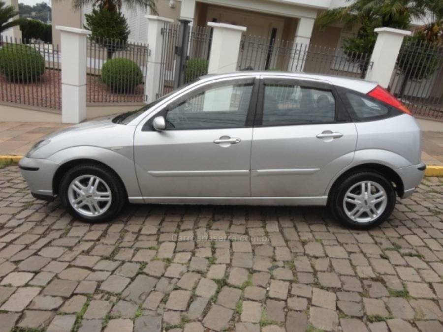 FORD - FOCUS - 2007/2007 - Prata - R$ 27.000,00